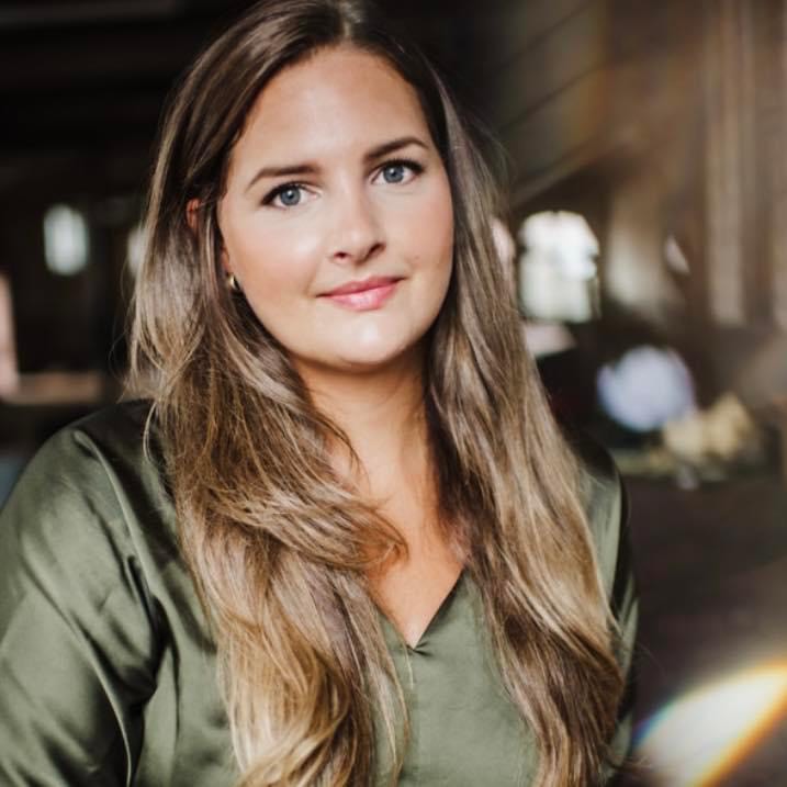 Headshot of Abby Robertson